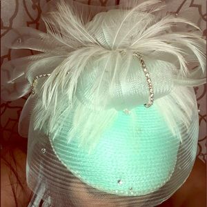 Dressy mint green hat w rhinestone tulle & feather